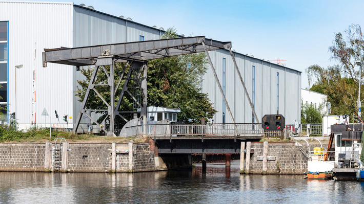 Holzhafen Klappbrücke