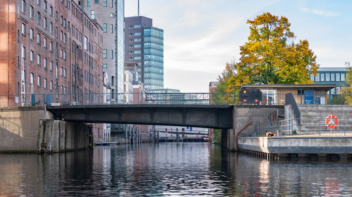 WESTLICHE BAHNHOFSKANAL BRIDGE