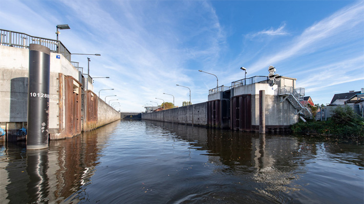 Harburger Hafenschleuse